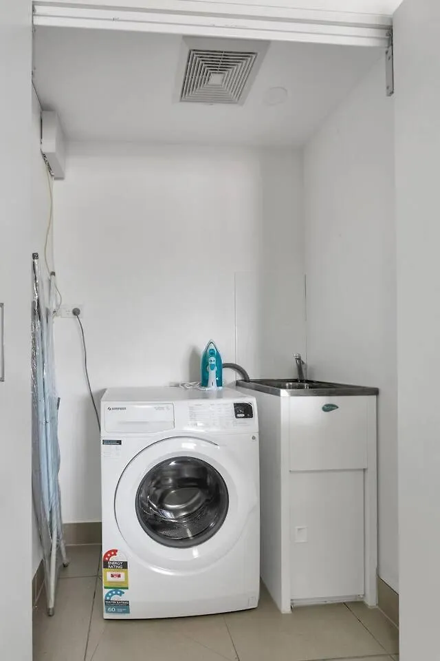 Easy Coastal Living In Cairns With Rooftop Pool 0*,