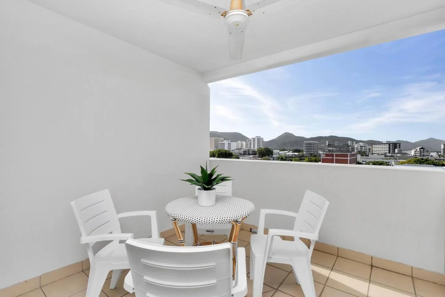 Easy Coastal Living In Cairns With Rooftop Pool