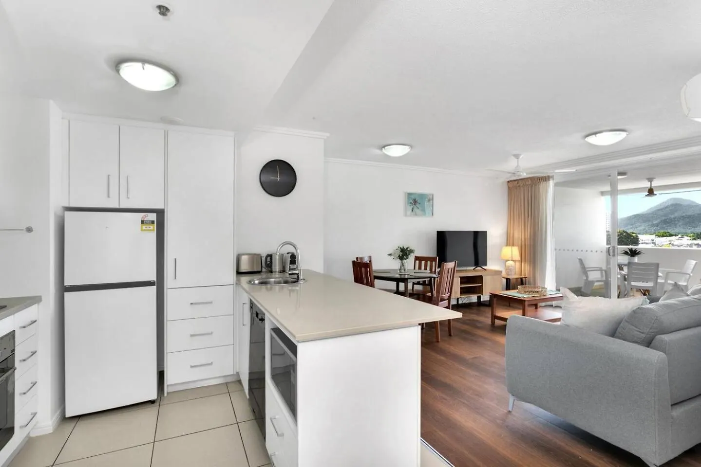 Easy Coastal Living In Cairns With Rooftop Pool