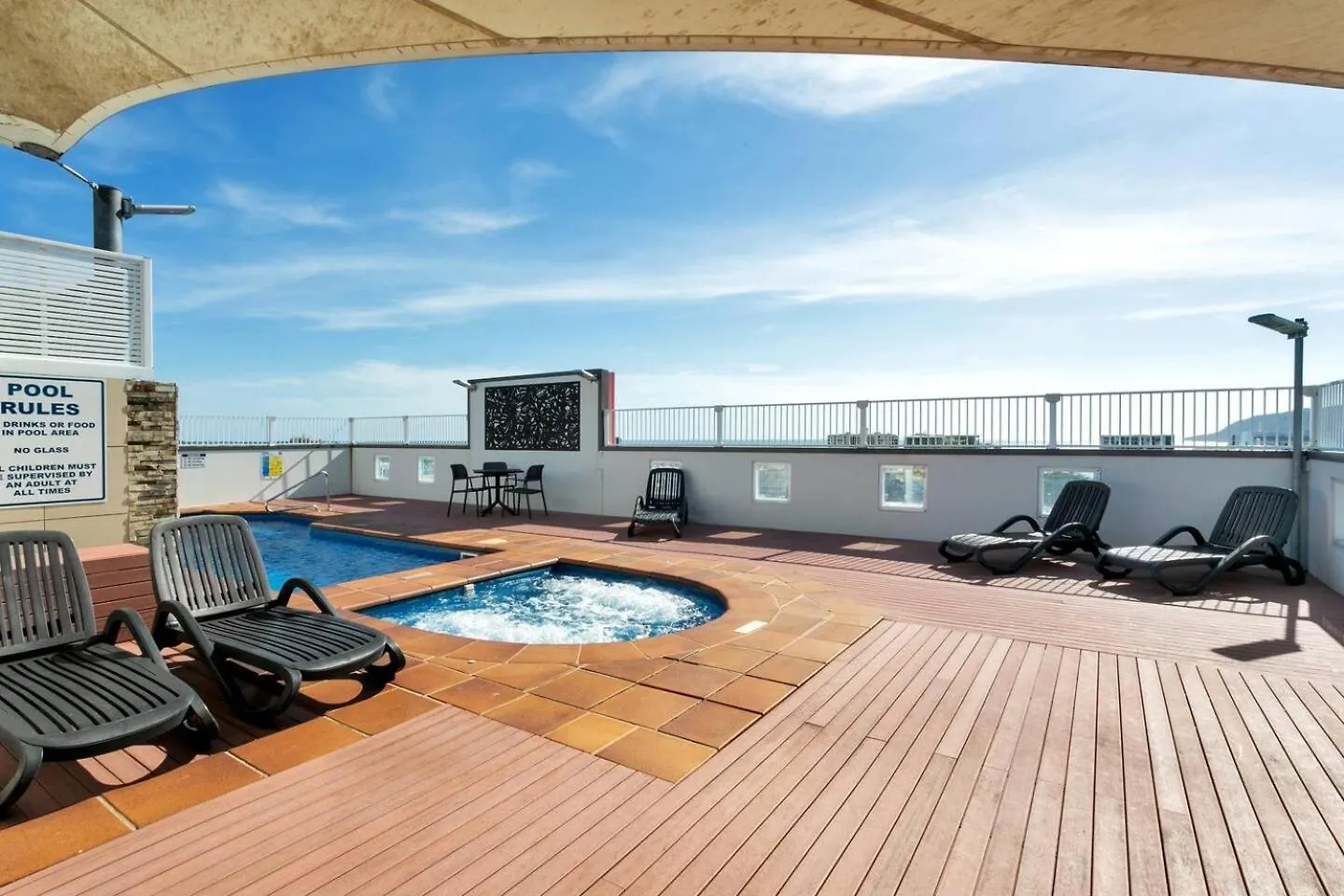 Easy Coastal Living In Cairns With Rooftop Pool 0*,  Australia