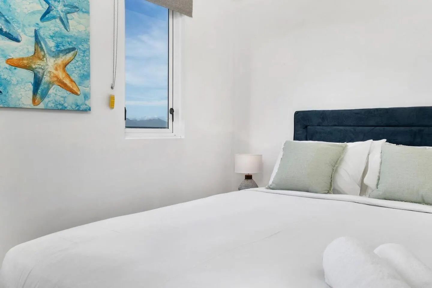 Easy Coastal Living In Cairns With Rooftop Pool Apartment