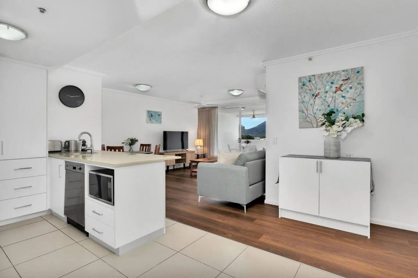 Easy Coastal Living In Cairns With Rooftop Pool Appartamento