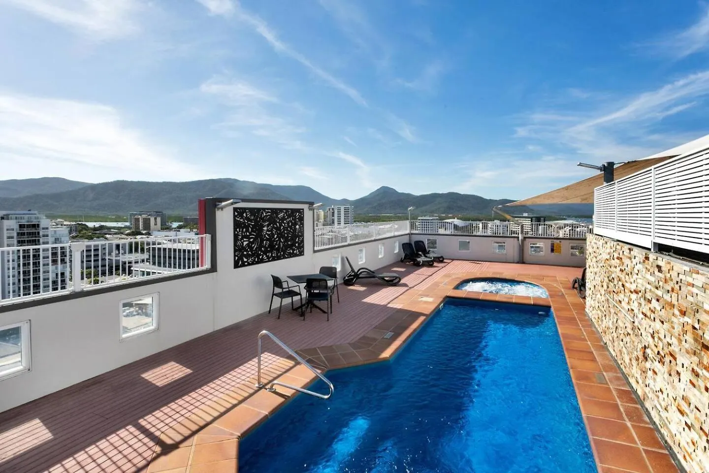 Apartment Easy Coastal Living In Cairns With Rooftop Pool Australia